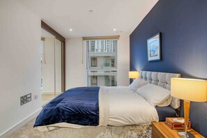 2 bedrooms, iron/ironing board, free WiFi, bed sheets - Modern 2 bedroom flat (Greater London)