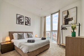 4 bedrooms, desk, iron/ironing board, free WiFi