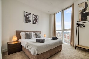 4 bedrooms, desk, iron/ironing board, free WiFi