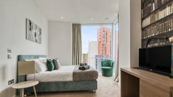 4 bedrooms, desk, iron/ironing board, free WiFi