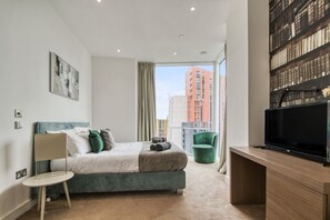 4 habitaciones, escritorio, tabla de planchar con plancha y wifi gratis 