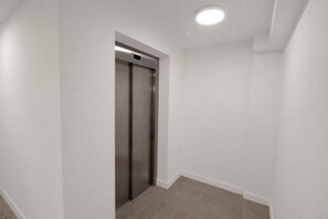 Interior - Modern penthouse in Wembley (Greater London)