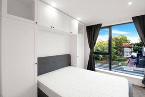 3 bedrooms, desk, iron/ironing board, travel crib - Modern penthouse in Wembley (Greater London)