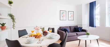 City-Apartment | Wohnbereich | Smart-TV