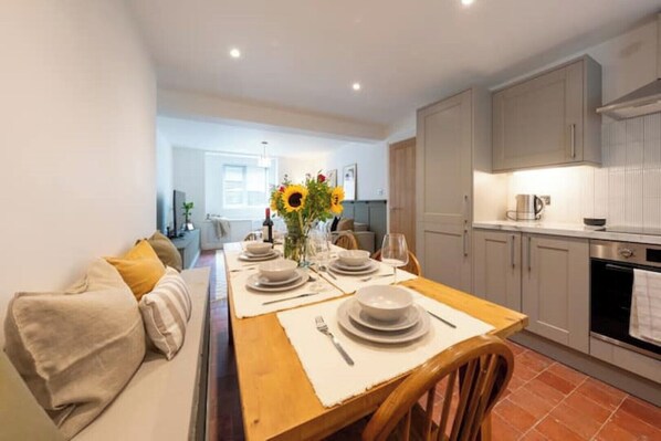 Interior - Stylish, Comfortable, Convenient! (Bala)