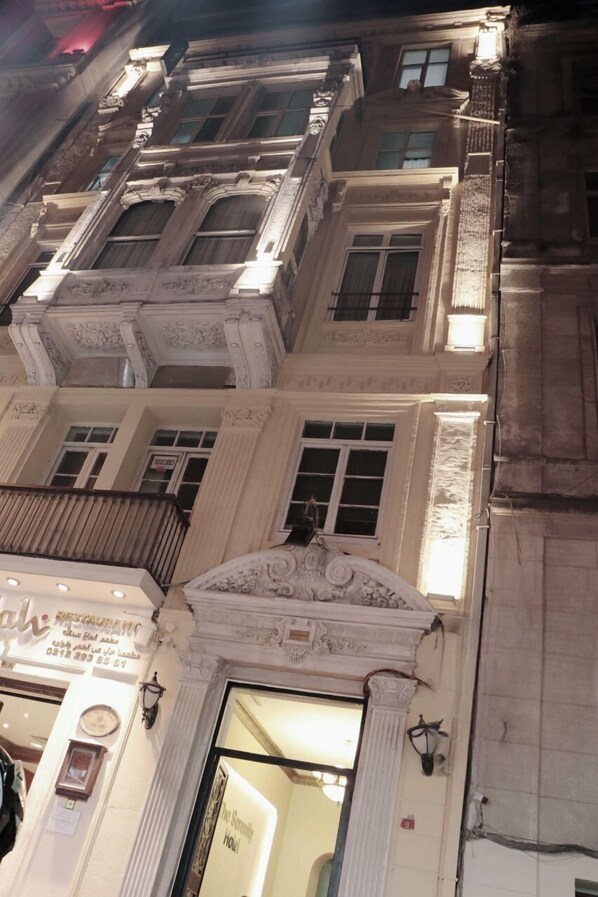 Vista frontal de la propiedad