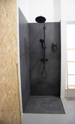Hair dryer, towels, shampoo, toilet paper - Apt Urbano (Espargos)