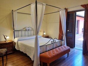 11 bedrooms, iron/ironing board, travel cot, free WiFi