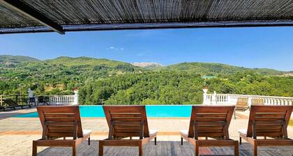 Perfect for groups! Covered outdoor kitchen, Private pool. Close restaurant