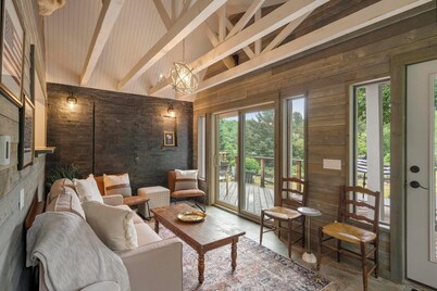 Harbor Springs and Nub's Nob - Perfect Location for A Fun Filled Vacation!