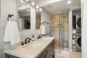 Shower, hair dryer, towels - Harbor Springs and Nub's Nob - Perfect Location for A Fun Filled Vacation! (Harbor Springs)