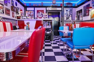 Café da manhã completo todos os dias (GBP 12.50 por pessoa)