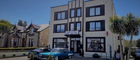 المنشأة من الخارج