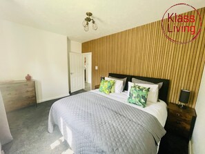 3 عدّة غرف نوم ومكواة/لوح كي وسرير سفر وواي فاي مجانًا