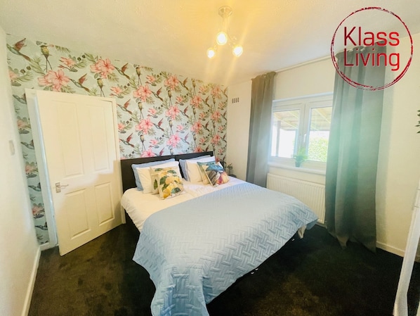 3 bedrooms, iron/ironing board, travel cot, free WiFi