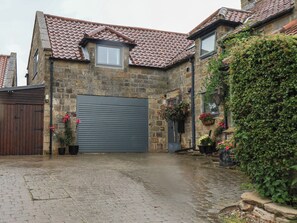 Exterior - Brambles Apartment (Whitby)