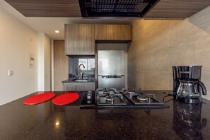 Fridge, oven, coffee/tea maker, blender - Condo de Lujo Chapinero Alto ¡a 5 min de las Zonas más Importantes de la Ciudad! (Bogotá)