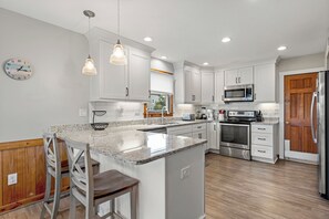 Fridge, microwave, oven, stovetop - Endless Summer: Direct Beach Access | Ocean Views (Duck)