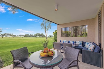 Start your day or end it in paradise with meals on your private lanai—overlooking the 9th fairway and tropical greenery.