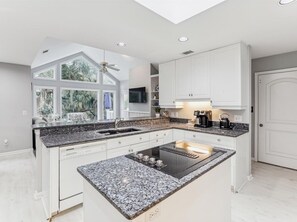 Fridge, microwave, oven, dishwasher - 185 Mooring Buoy ~ Enjoy Lagoon Views & Short Walk to Beach (Hilton Head Island)