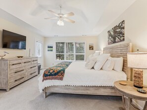 4 habitaciones, tabla de planchar con plancha, wifi y ropa de cama 