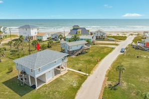 Exterior - Walk to the Beach! Full Updated Interior, Outdoor Shower, Dog Friendly (Galveston)