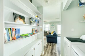 Interior - Walk to the Beach! Full Updated Interior, Outdoor Shower, Dog Friendly (Galveston)