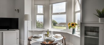 Flat 2, 10 Seafield Road