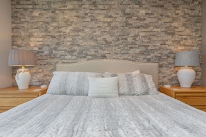 3 Schlafzimmer, Schreibtisch, Bügeleisen/Bügelbrett, WLAN