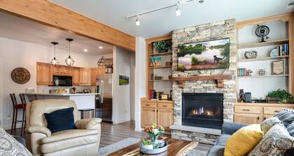 Fourth & Main Condo: Heart of Frisco