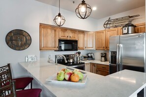 Fridge, microwave, stovetop, dishwasher