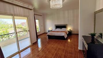 Luxury Double Room | Hypo-allergenic bedding, desk, free WiFi