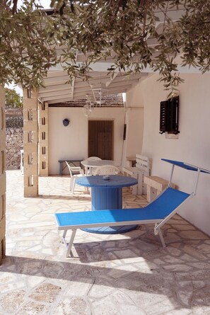 Outdoor dining - Trulli Soleti - trulli surrounded by nature, less than 2 km from the centre (Locorotondo)