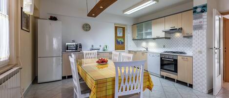 Fridge, microwave, oven, dishwasher