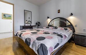 3 chambres, fer et planche Ă repasser, Wi-Fi, draps fournis