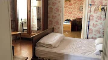 4 slaapkamers, een bureau, een strijkplank/strijkijzer, gratis wifi
