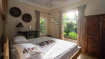 4 Schlafzimmer, Schreibtisch, Bügeleisen/Bügelbrett, Reisekinderbett