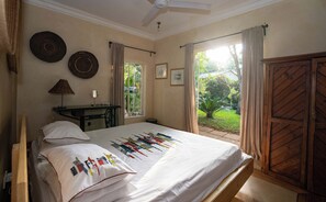 4 Schlafzimmer, Schreibtisch, Bügeleisen/Bügelbrett, Reisekinderbett