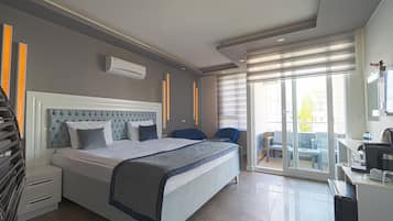 Luxe tweepersoonskamer | Een kluis op de kamer, een bureau, gratis wifi, beddengoed