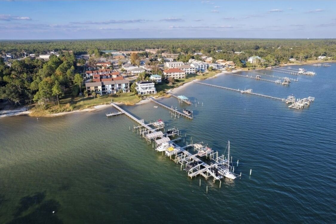 Private Beach, Pier, Pool Access with Sound Views