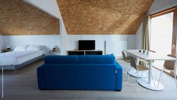 Estudio Confort, 1 cama de matrimonio con sofá cama | Zona de estar | Televisión LED de 45 pulgadas con canales por cable