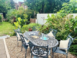 Outdoor dining - Spacious semi-detached Southsea House (Portsmouth)