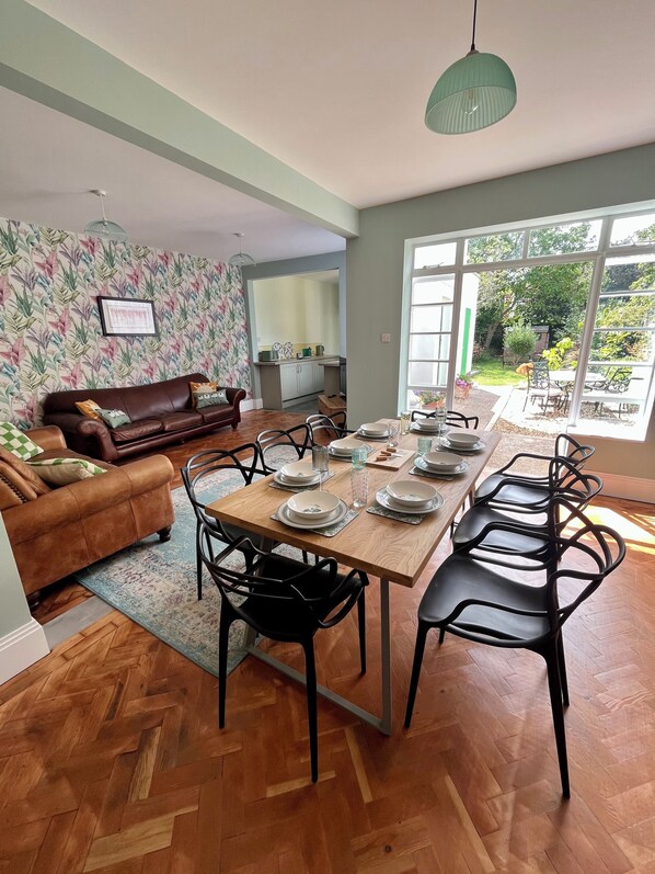 Dining - Spacious semi-detached Southsea House (Portsmouth)