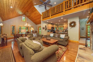 Smart-TV, Kamin, DVD-Player