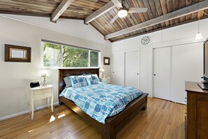 3 Schlafzimmer, Schreibtisch, Bügeleisen/Bügelbrett, WLAN