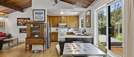 冰箱、微波炉、炉灶、洗碗机