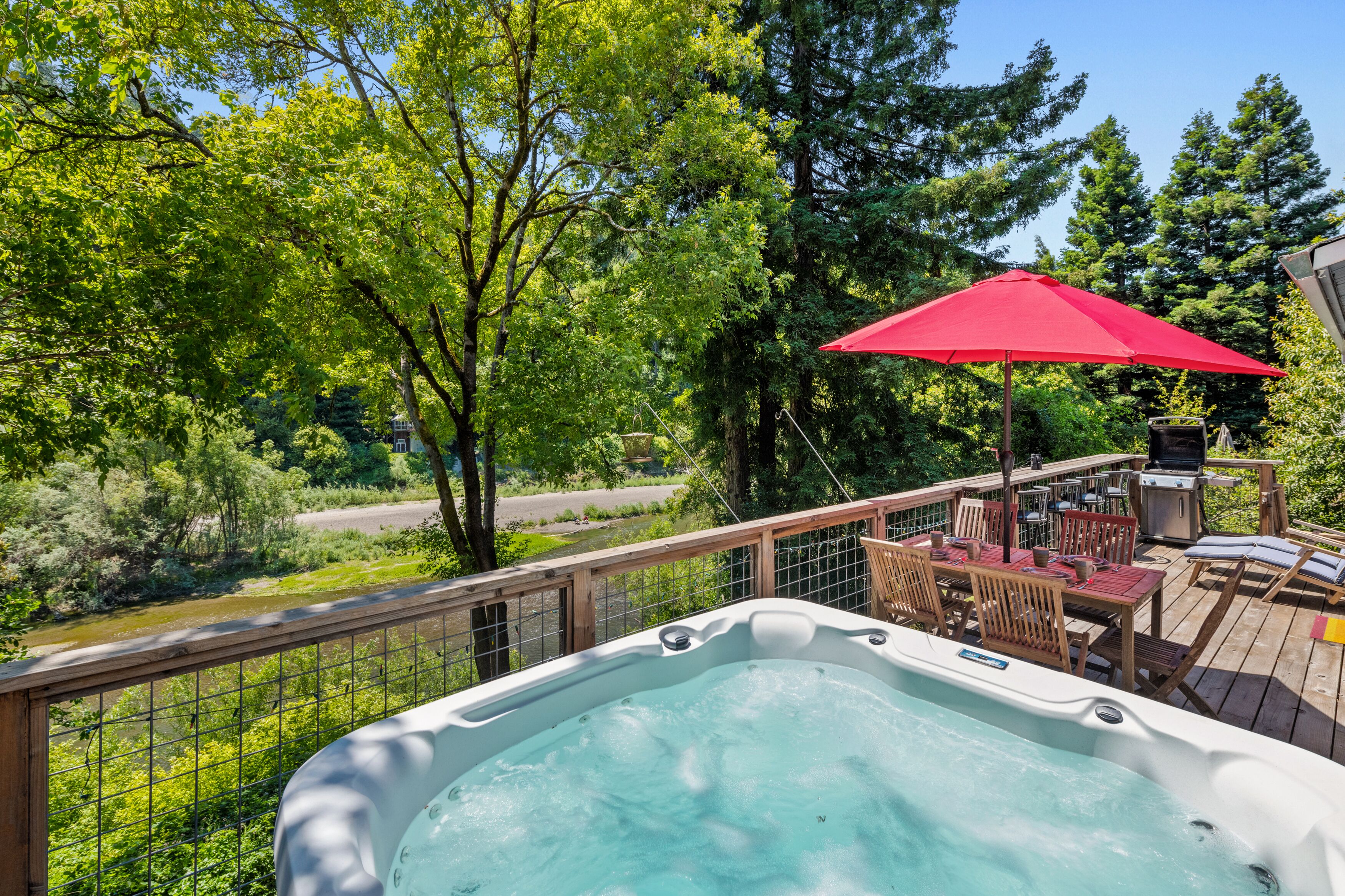 Moondance - Contemporary Riverfront Home