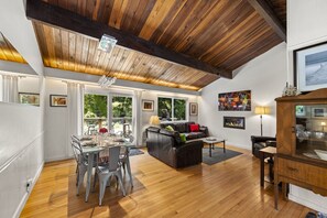Interior - Moondance - Contemporary Riverfront Home (Monte Rio)