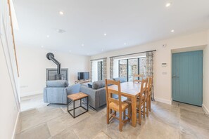 Cottage | Dining