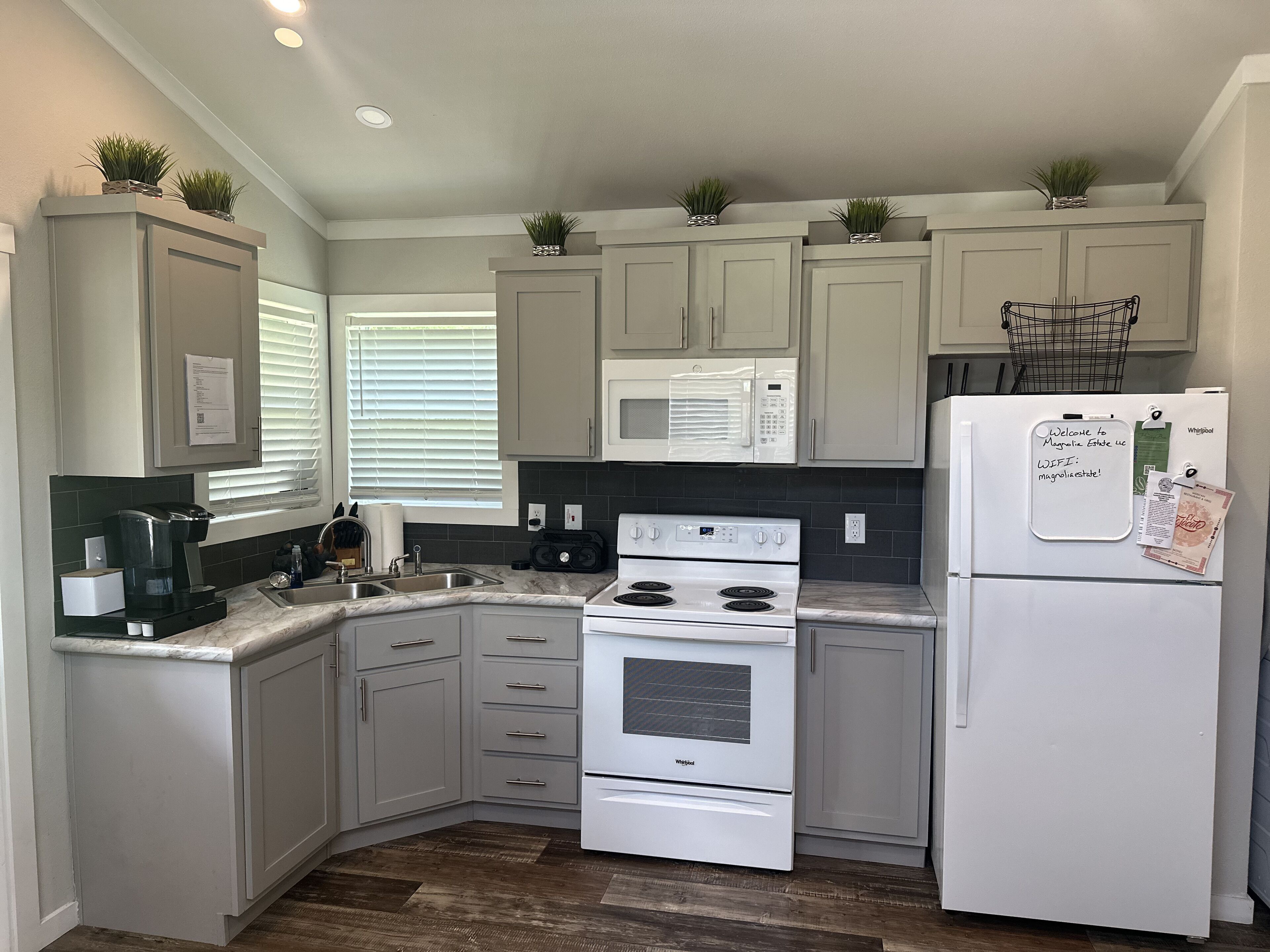 冰箱、微波炉、烤箱、炉灶